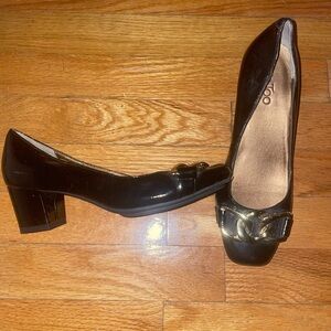 Me Too Black Women's Block Heel Pumps with Decorative Gold Buckle